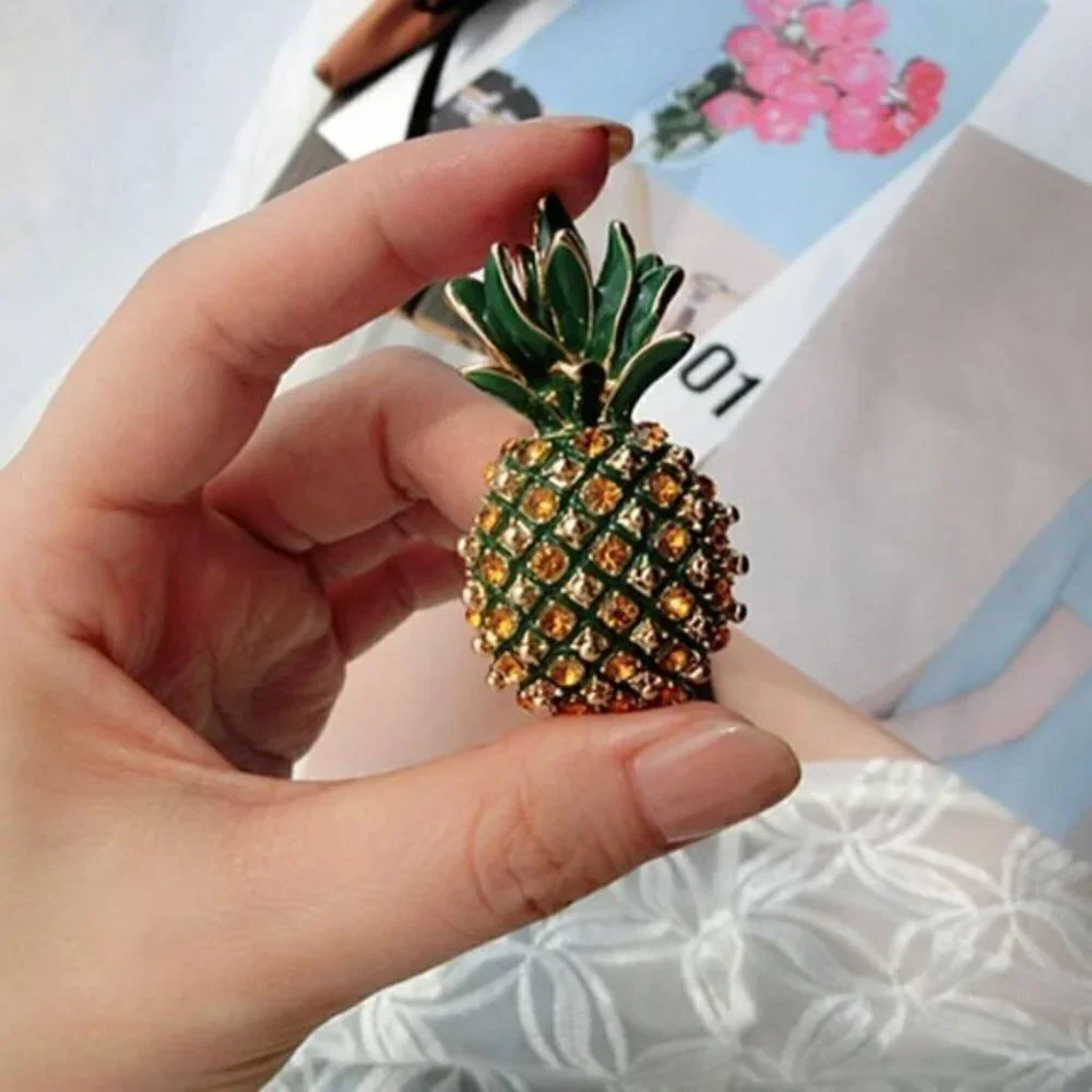 🍍LOFT Pineapple enamel and gem brooch